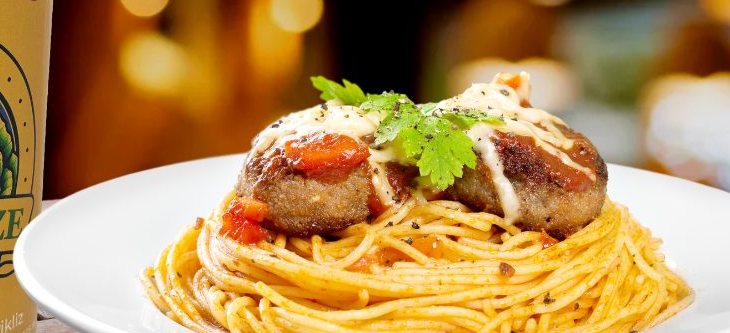 Spaghetti aux boulettes de viande avec du pikliz Spaghetti aux boulettes de viande avec du pikliz